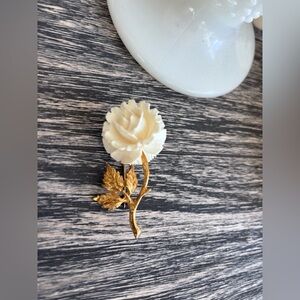 Vintage Gold and Cream Rose Brooch